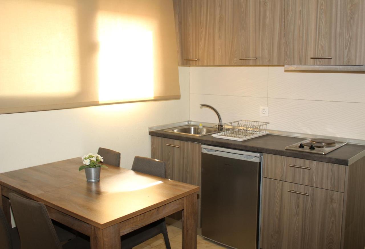 Elia Beach Modern Suites Flogita Exteriör bild